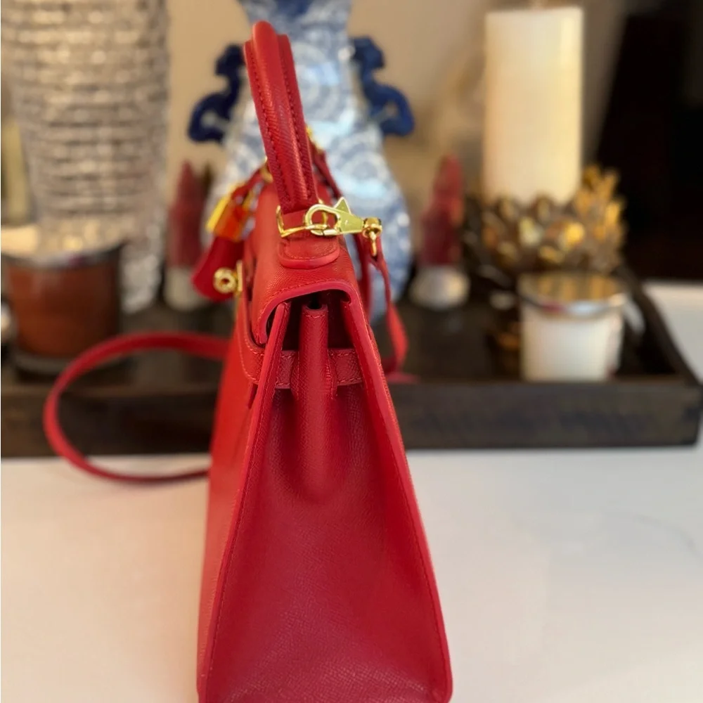 Luxurious Red Leather Satchel - Picture 4 of 8